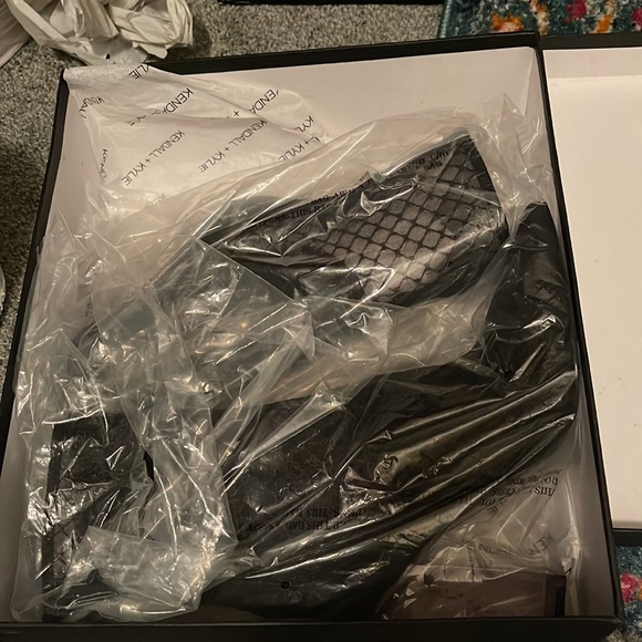 Kendall +Kylie booties - Picture 2 of 9